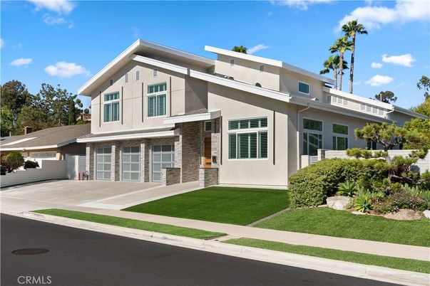 Attached, Exterior, Facade, Modern