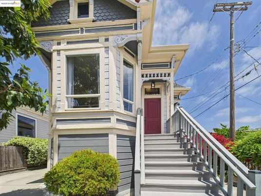 Exterior, Facade, Queen Anne Victorian