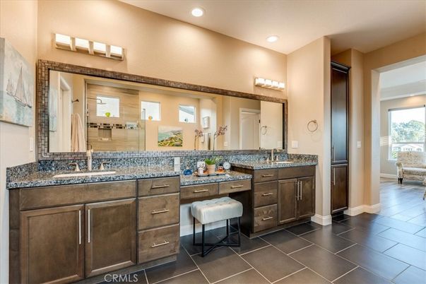Bathroom, Dual Sink Vanities, Interior, Recessed Lighting