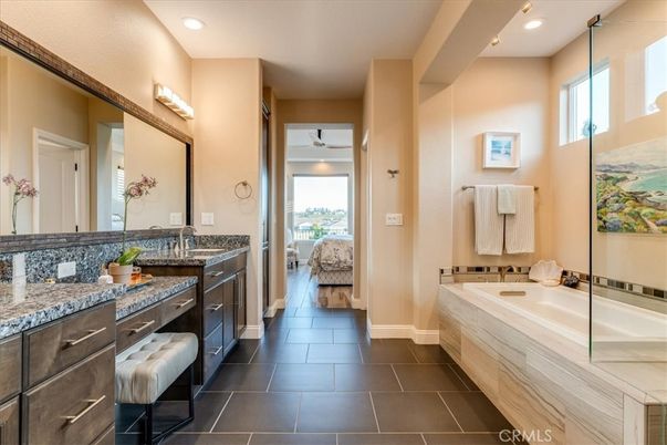 Bathroom, Dual Sink Vanities, Interior, Recessed Lighting