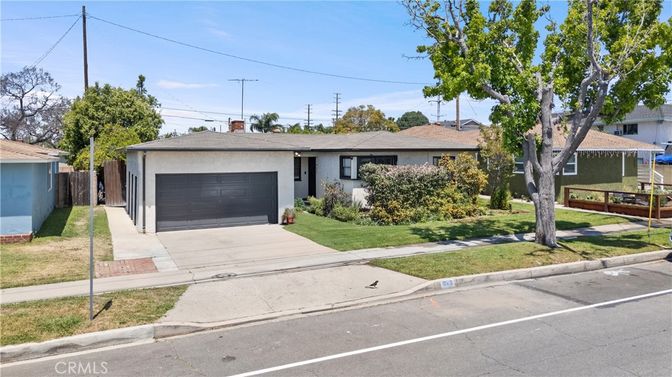 Attached, Exterior, Facade, Ranch