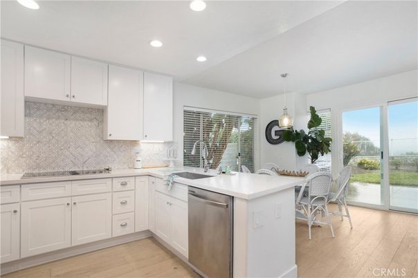 Dining room, Interior, Kitchen, Pendant Lights, Recessed Lighting, Wood Texture Flooring