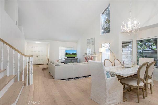 Chandelier, Dining room, Interior, Living room, Pendant Lights, Wood Texture Flooring