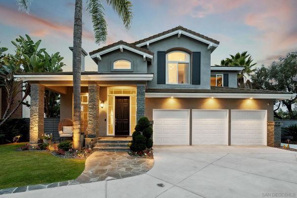 Attached, Exterior, Facade, American Craftsman