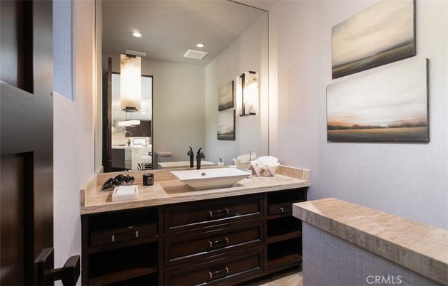 Bathroom, Dual Sink Vanities, Interior, Recessed Lighting