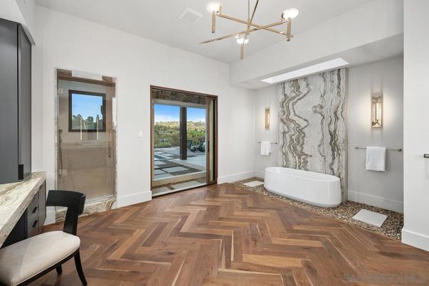Bathroom, Free Standing Baths, Interior, Pendant Lights, Wood Texture Flooring