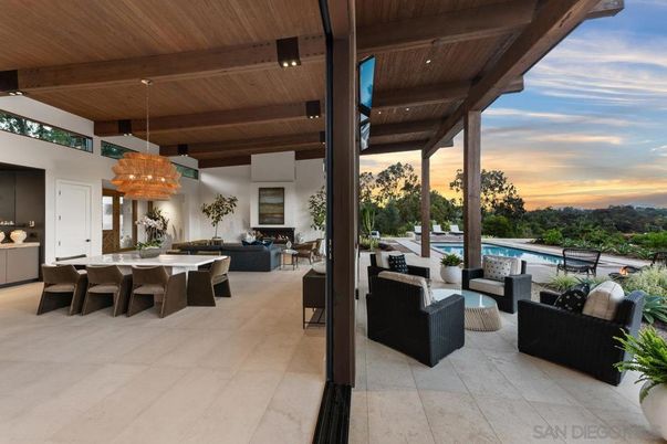 Chandelier, Exterior, Pool
