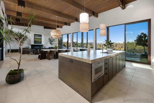 Chandelier, Dining room, Interior, Kitchen, Pendant Lights, Stainless Steel Appliances, Wooden Beams, Wooden Ceilings