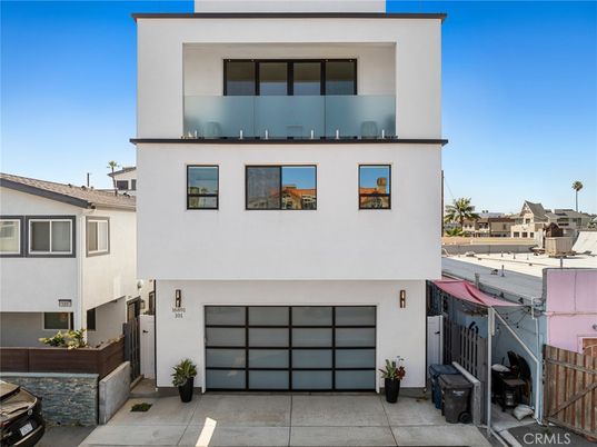 Attached, Exterior, Facade, Modern