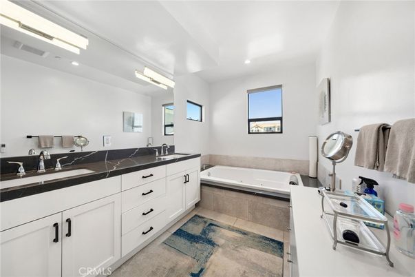 Bathroom, Dual Sink Vanities, Interior, Recessed Lighting