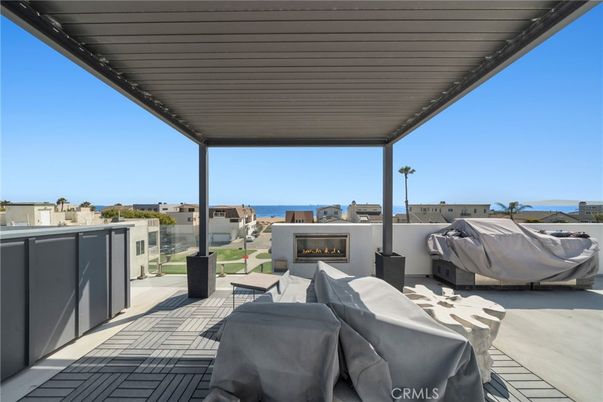 Exterior, Fireplace, Water