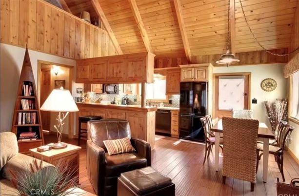 Dining room, Interior, Kitchen, Pendant Lights, Wooden Beams, Wooden Ceilings, Wood Texture Flooring