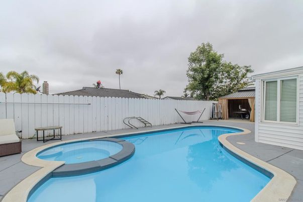 Exterior, Pool