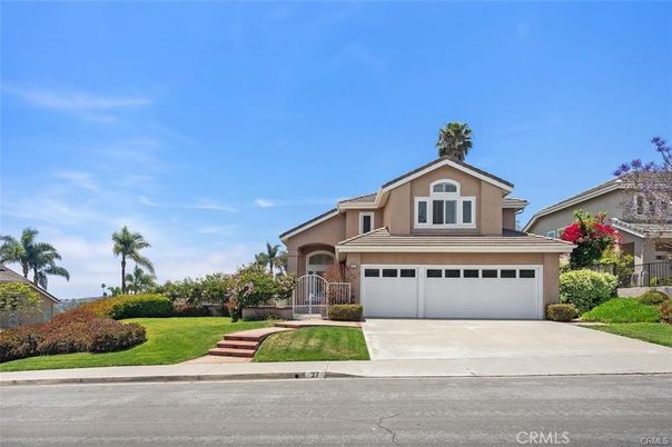 Attached, Exterior, Facade, American Craftsman