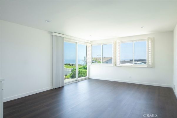 Empty room, Interior, Recessed Lighting, Water, Wood Texture Flooring