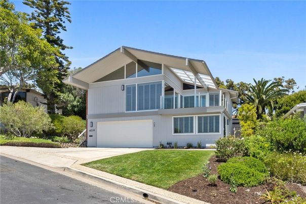 Attached, Exterior, Facade, American Craftsman