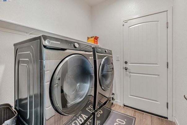 Interior, Washer, Wood Texture Flooring