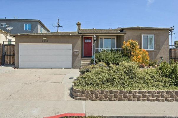 Attached, Exterior, Facade, Ranch