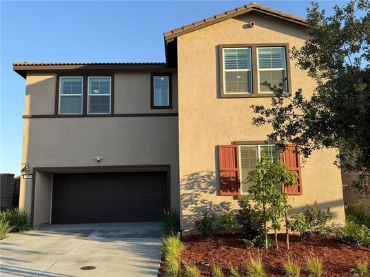 Attached, Exterior, Facade, Mediterranean