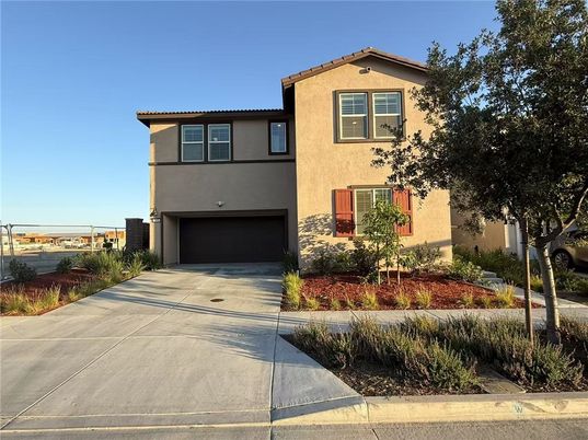 Attached, Exterior, Facade, Mediterranean