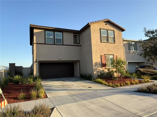 Attached, Exterior, Facade, Mediterranean