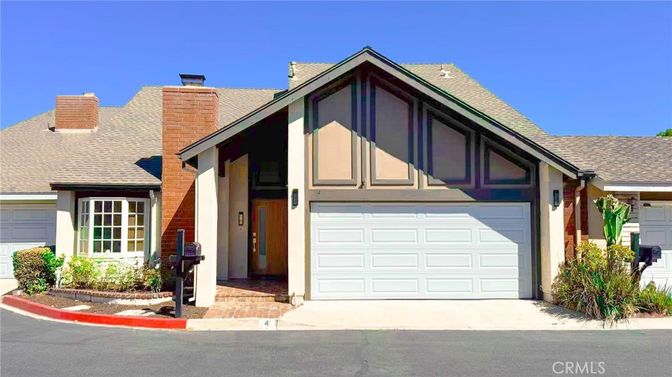 Attached, Exterior, Facade, Ranch