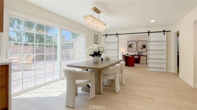 Chandelier, Dining room, Interior, Living room, Recessed Lighting, Wood Texture Flooring