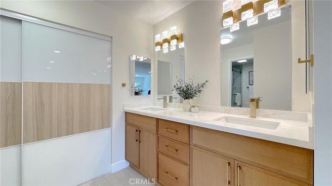 Bathroom, Dual Sink Vanities, Interior