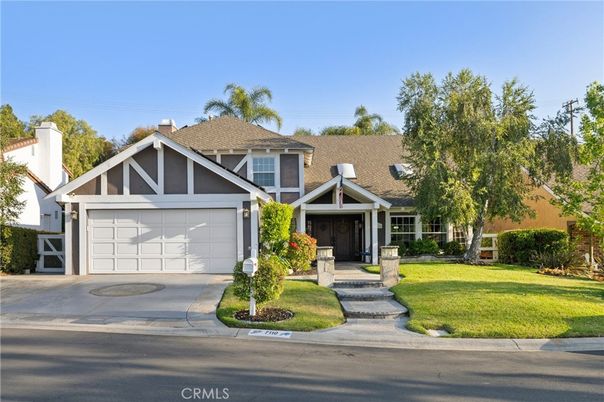 Attached, Exterior, Facade, American Craftsman