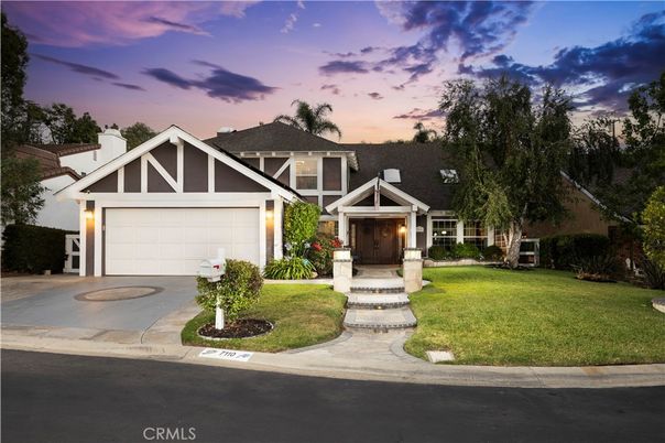 Attached, Exterior, Facade, American Craftsman