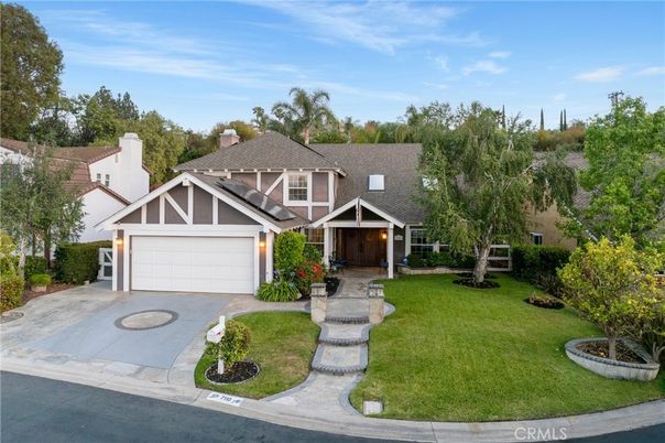 Attached, Exterior, Facade, Ranch