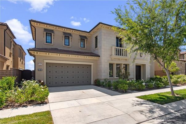 Attached, Exterior, Facade, Mediterranean