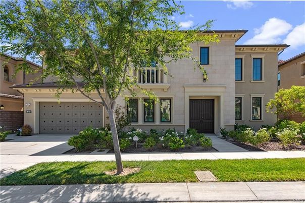 Attached, Exterior, Facade, Mediterranean