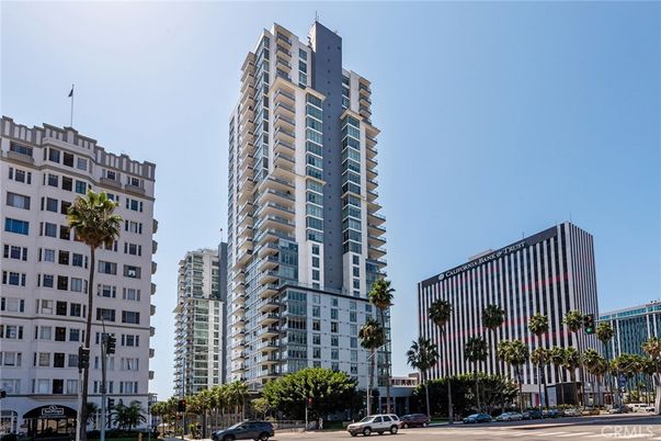 Exterior, Facade, Condo Building