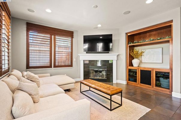 Fireplace, Interior, Living room, Recessed Lighting
