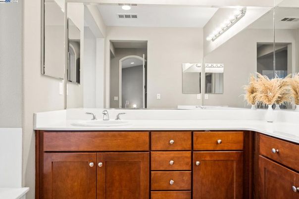 Bathroom, Dual Sink Vanities, Interior, Recessed Lighting