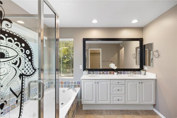 Bathroom, Dual Sink Vanities, Interior, Recessed Lighting