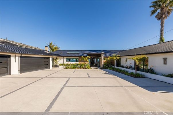 Attached, Exterior, Facade, Ranch