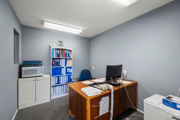 Home Office, Interior