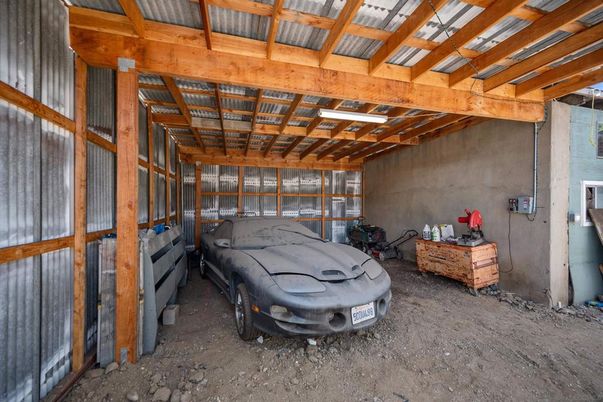 Garage, Interior, Wooden Beams
