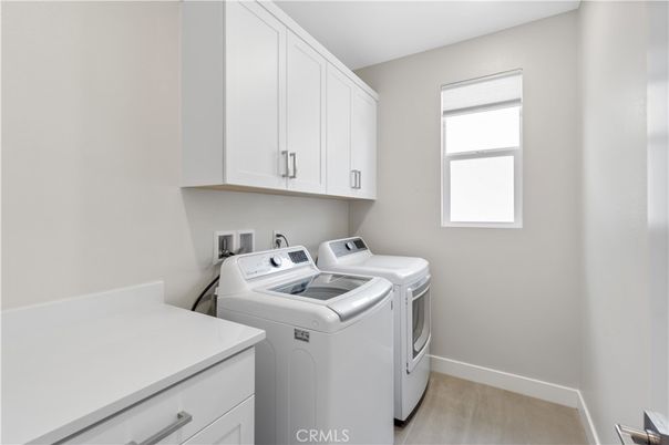 Interior, Washer, Wood Texture Flooring