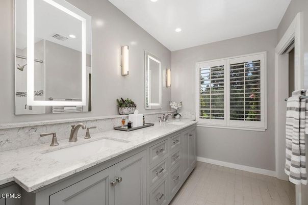 Bathroom, Dual Sink Vanities, Interior, Recessed Lighting
