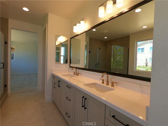 Bathroom, Dual Sink Vanities, Interior, Recessed Lighting