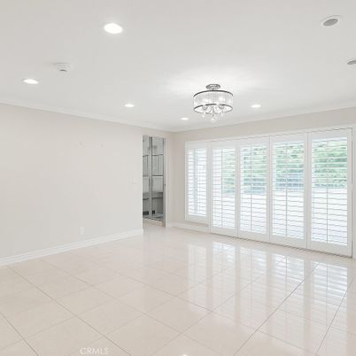 Chandelier, Empty room, Interior, Recessed Lighting