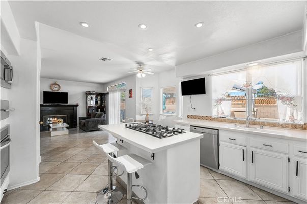 Fireplace, Interior, Kitchen, Recessed Lighting