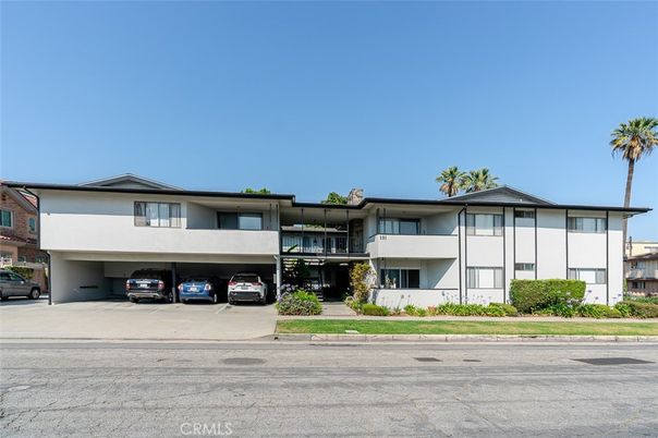 Attached, Exterior, Facade, Modern