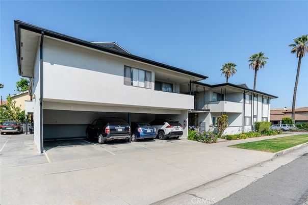 Attached, Exterior, Facade, Modern