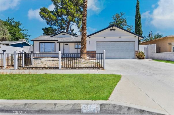 Attached, Exterior, Facade, Ranch