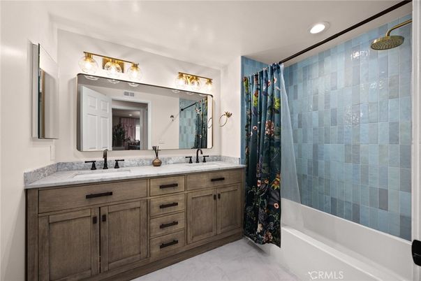 Bathroom, Dual Sink Vanities, Interior, Recessed Lighting