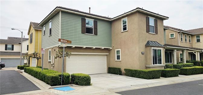 Attached, Exterior, Facade, Mediterranean